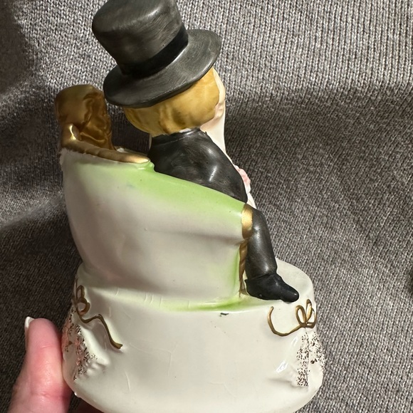 Vintage Japan Kissing Bride and Groom music box - Picture 3 of 7